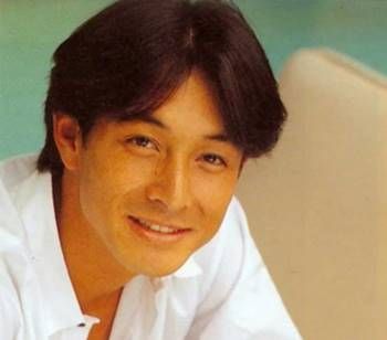 吉田栄作の若い頃のセンター分け画像