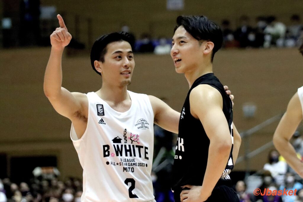 後ろ姿と笑顔が爽やかな河村勇輝選手
