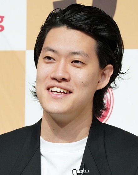 ヤスさんに似ている粗品さん